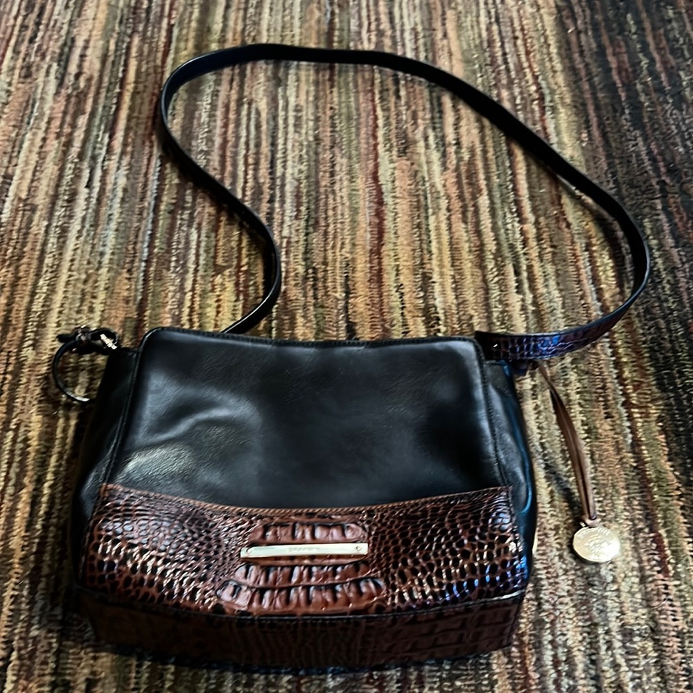 Authentic Brahmins, black leather/brown crossbody

measures 9 x 4 x 8, Like New